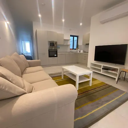 Διαμέρισμα Swieqi Malaika New 1 With Courtyard Is-Swieqi