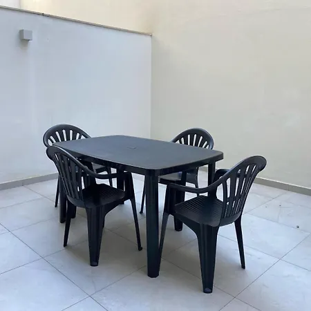 Swieqi Malaika New 1 With Courtyard شقة