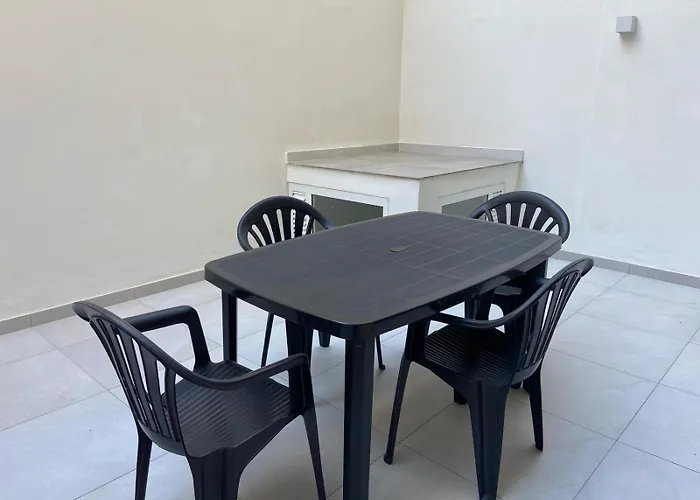 Swieqi Malaika New 1 With Courtyard Appartement *